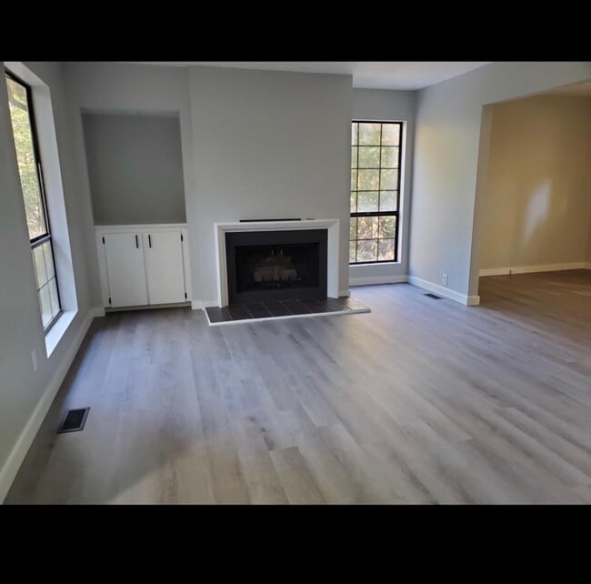 Photo - 130 Ravine St