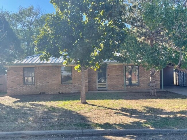 Building Photo - 906 Sagebrush Rd Rental
