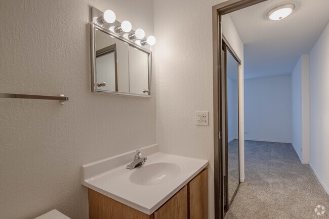 2BR, 1.5BA - 1000SF