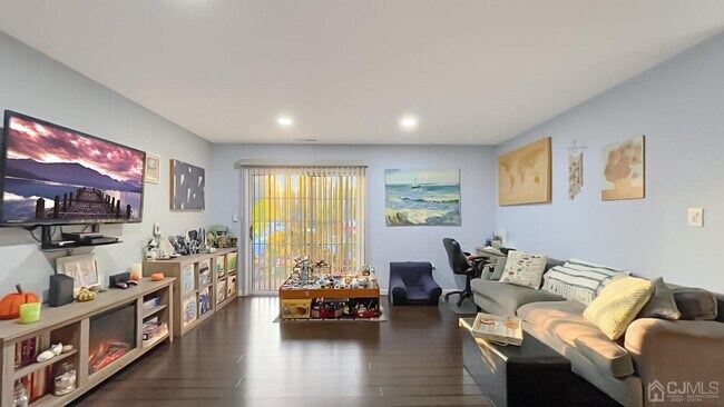 Photo - 2501 Commons at Kingswood Dr