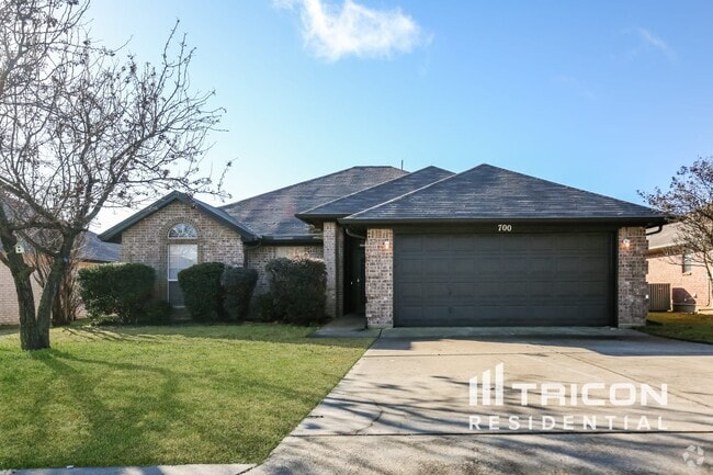Building Photo - 700 Troxell Blvd Rental