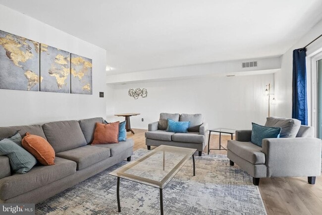 Photo - 3750 Clarendon Ave Unit 44