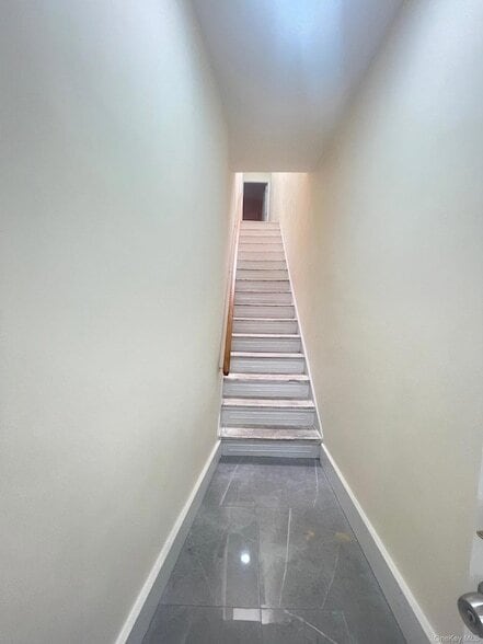 Building Photo - 1006 Jericho Tpke Unit 2R
