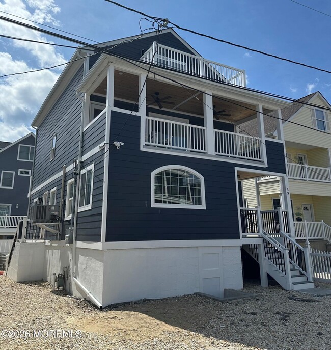 Building Photo - 39 Coolidge Ave