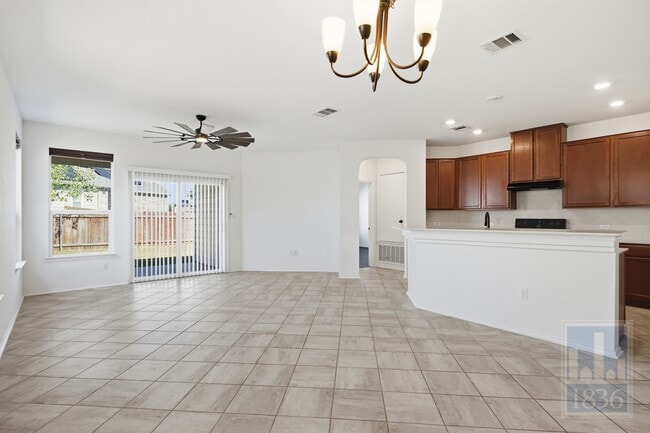 Photo - 408 Lynwood Gold Wy