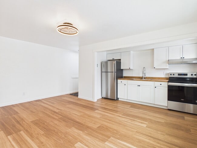 Building Photo - 926 Gilmore St Unit D