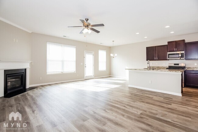 Photo - 484 Dasheill Ln