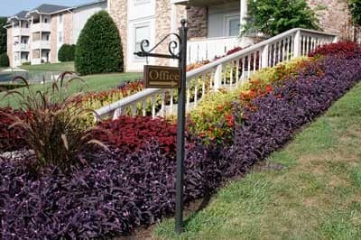 Photo - Royal Oaks Apartments