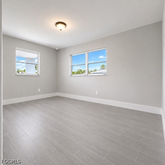 Photo - 800 Willow Dr