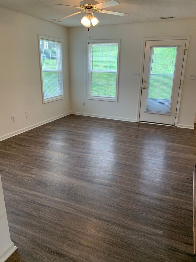 Photo - 113 Springwood Ln