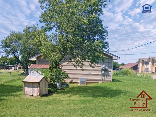 Photo - 1302 SW Texas Ave