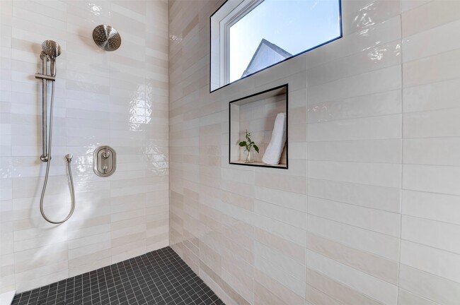 5144 Rosslyn Rd