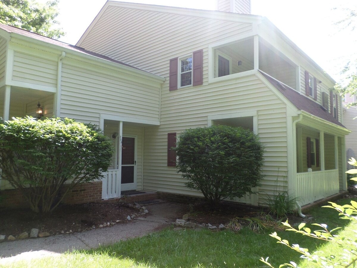 Photo - 203 Chowning Pl