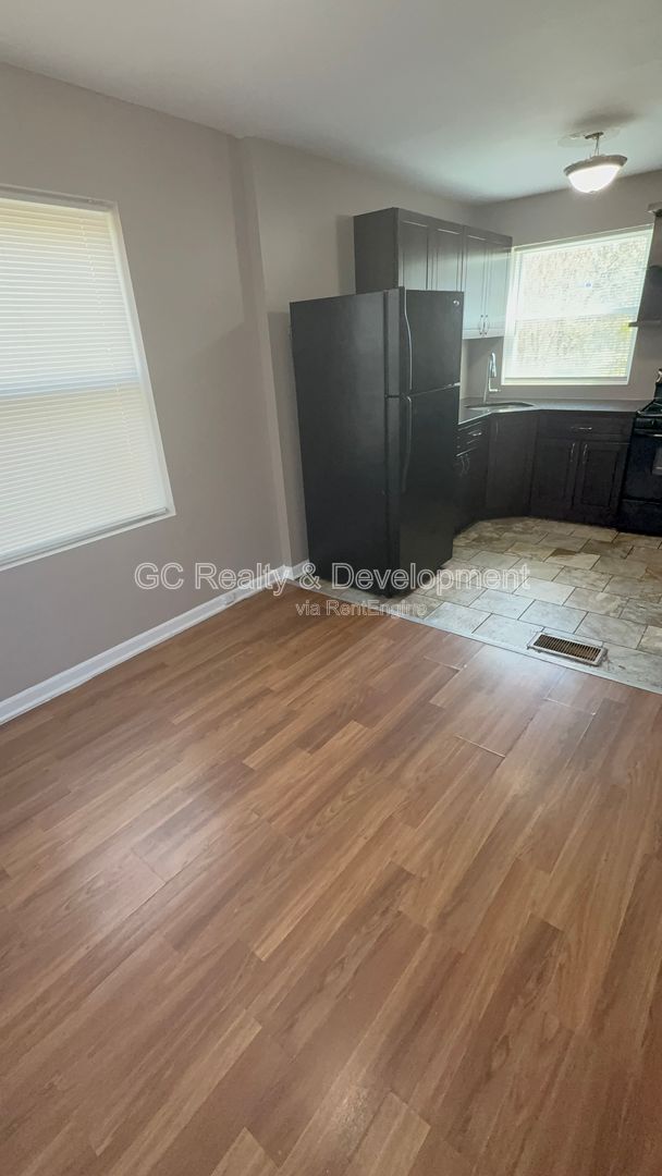 Photo - 9951 S Oglesby Ave