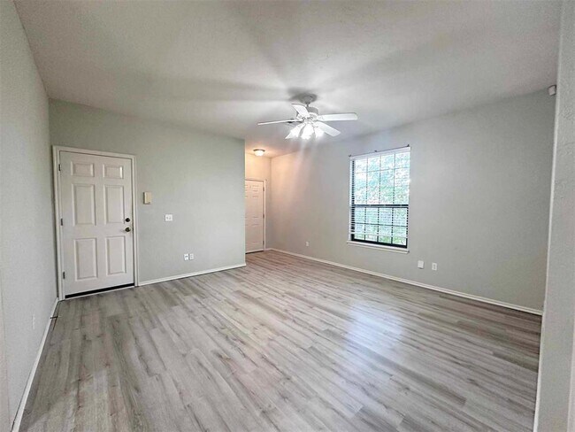 Photo - 10000 Shadowview Dr