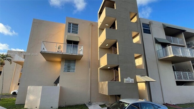 Building Photo - 10801 SW 109th Ct Unit D108