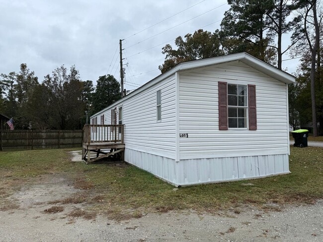 Building Photo - 3 bedroom, 2 bath Mobile Home