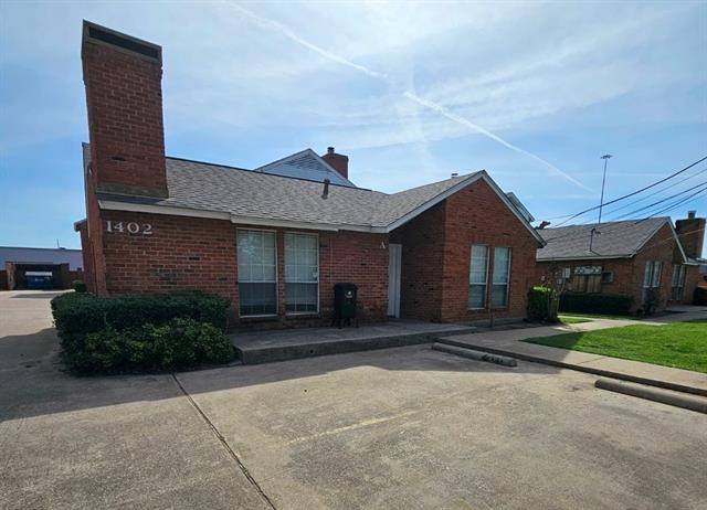 Building Photo - 1402 Darr St