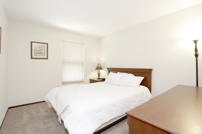 2 Bedroom, 1 Bath - Second Bedroom - Lincoln Square Apartments