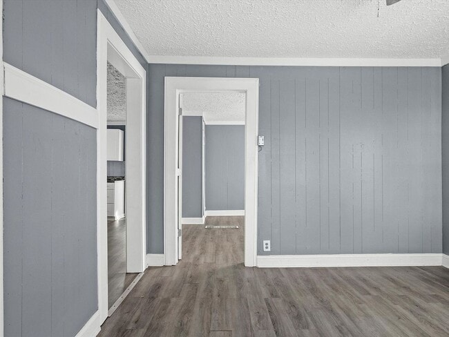 Photo - Spacious 2 Bed, 1 Bath Apartment