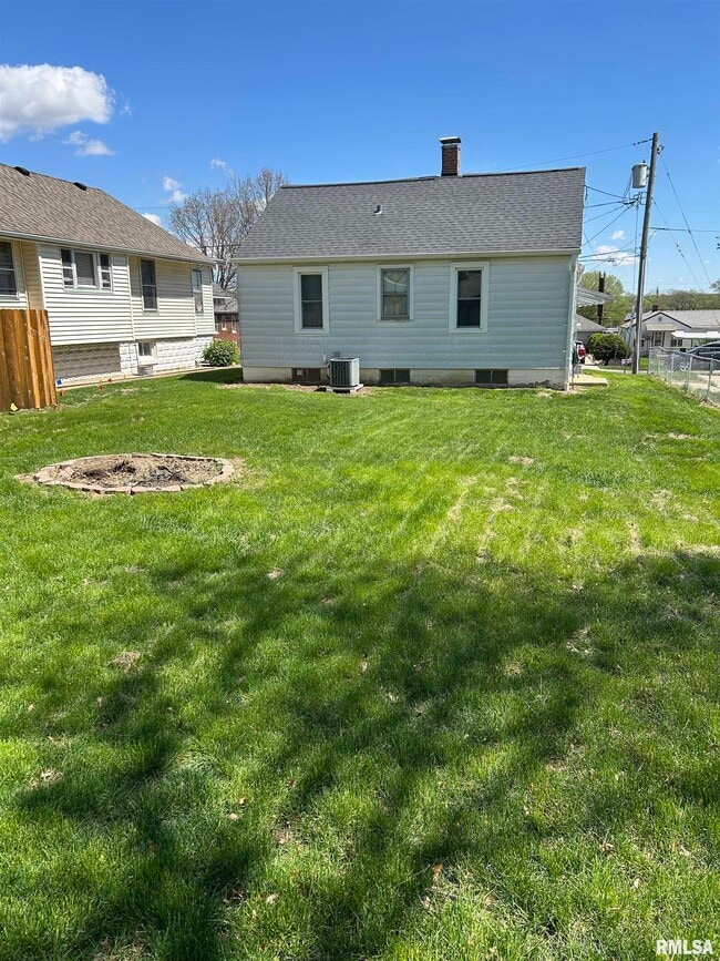 Photo - 405 Keller St