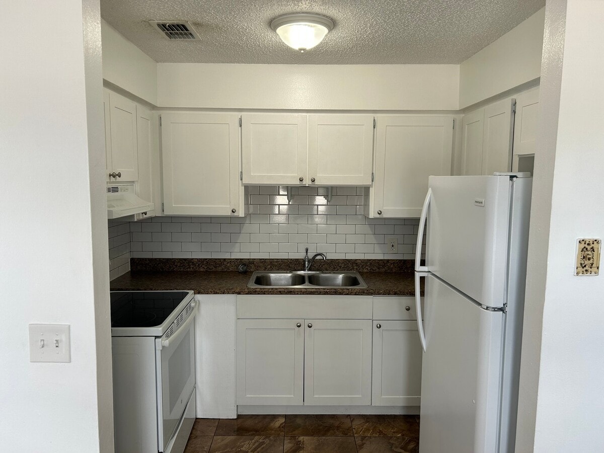 Photo - 5606 S Manhattan Ave Unit b