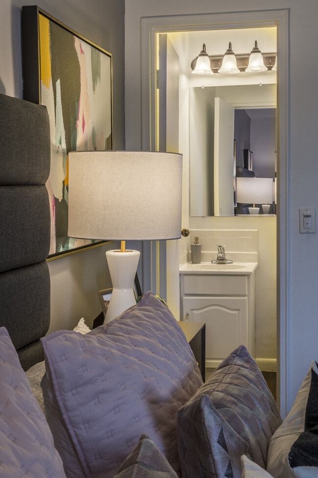 Master Bedroom Bathroom