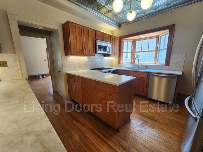 Photo - 2300 Sewell St