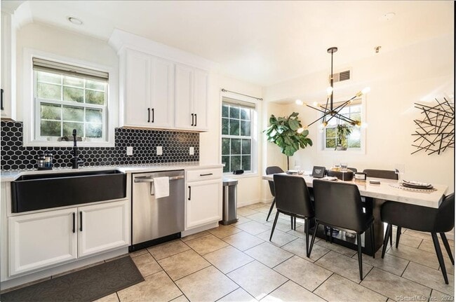 Photo - 310 Ely Ave Unit H