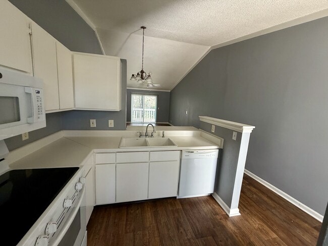 Photo - 105 Shoals Dr