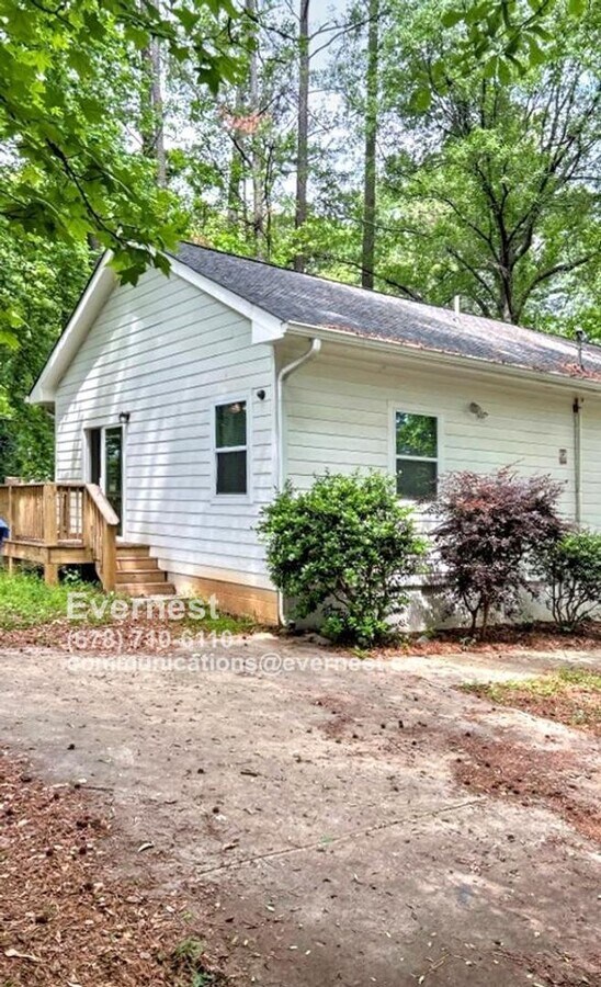 Photo - 831 Bolton Rd NW House