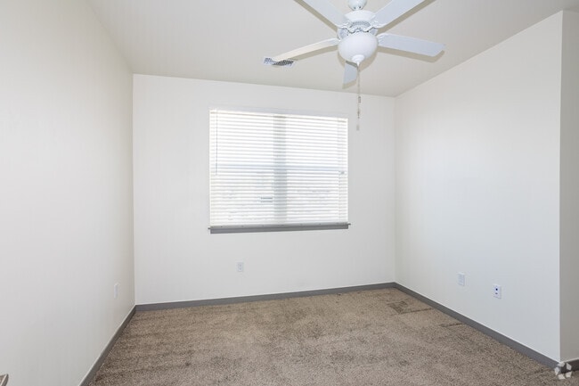 B2 - Secondary Bedroom