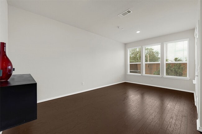 Building Photo - 1909 Monaco Memorial Ln