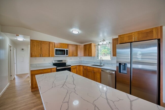 Photo - 3BD/2BA with extra living space new Kitche...