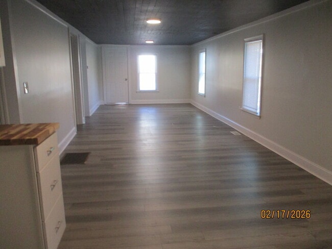 Photo - 151 Princess Ave SW