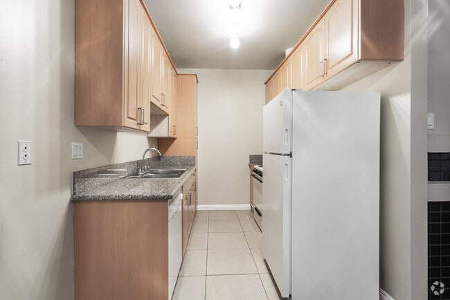 1BR, 1BA – 890 SF - #111