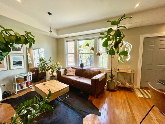 Photo - 2537 N California Ave Unit 2