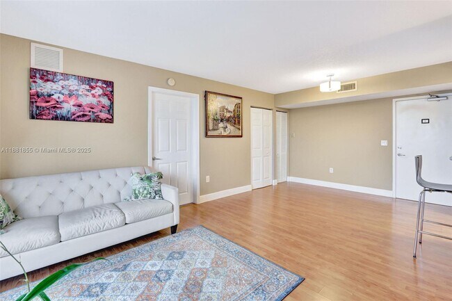 Photo - 816 NW 11th St Unit 905