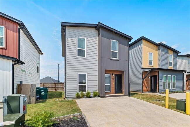 Photo - 990 Boardwalk Ave