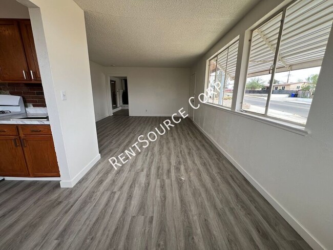 Photo - 650 Muriel Dr