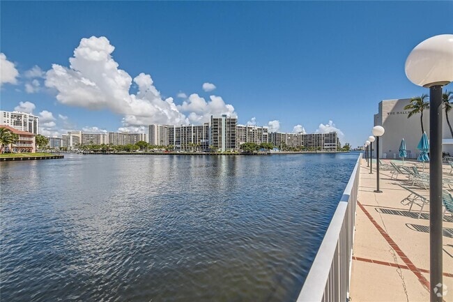 Building Photo - 3800 S Ocean Dr Unit 1818 Rental