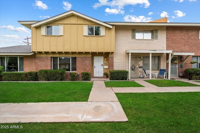 Building Photo - 8447 E Montebello Ave