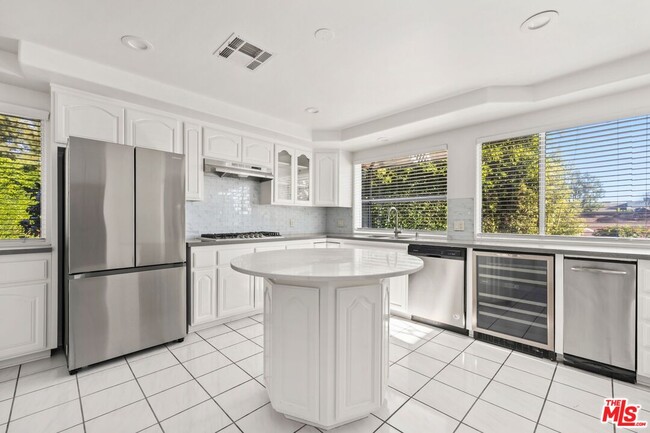 Photo - 1050 Centinela Ave