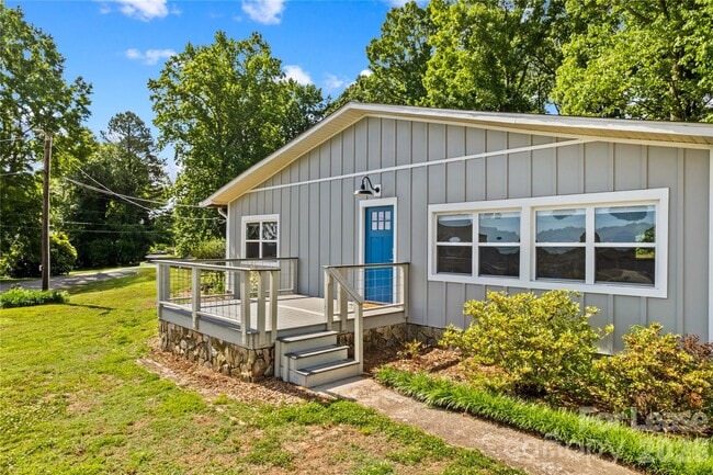 Photo - 182 Commodore Loop