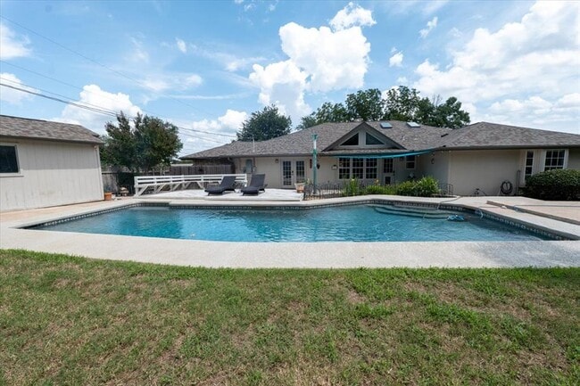 Photo - 300 Las Plumas Dr House