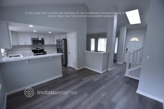 Photo - 5443 Komachin Loop SE