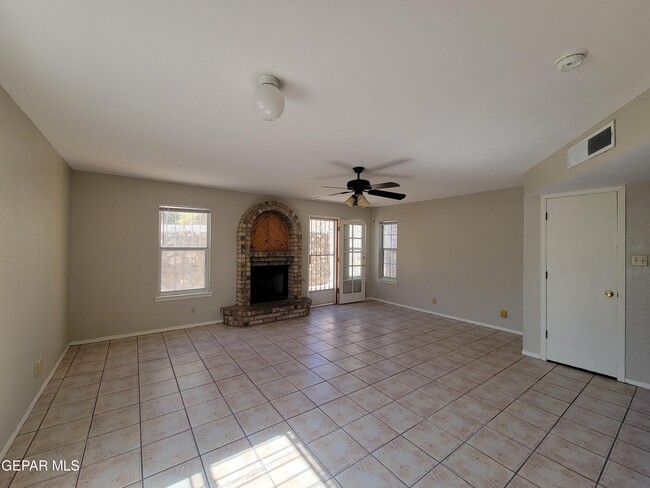 Photo - 3200 Mountain Ridge Dr