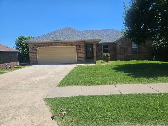 Building Photo - WOW! Look at this property ! You cant beat this price in NIXA-3200 SQ FT