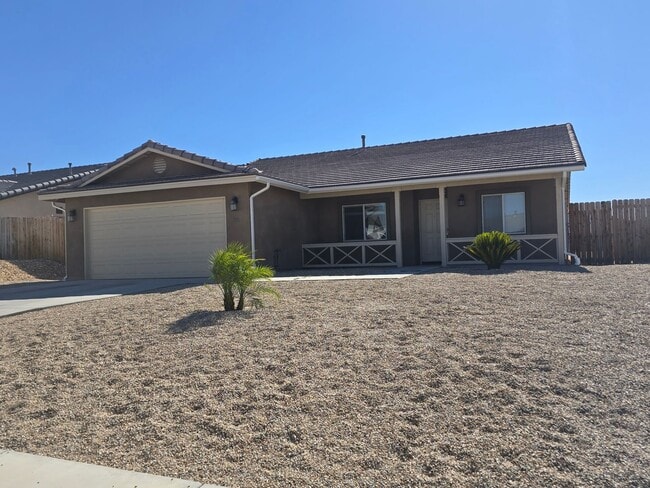 Building Photo - 4 Bedroom!