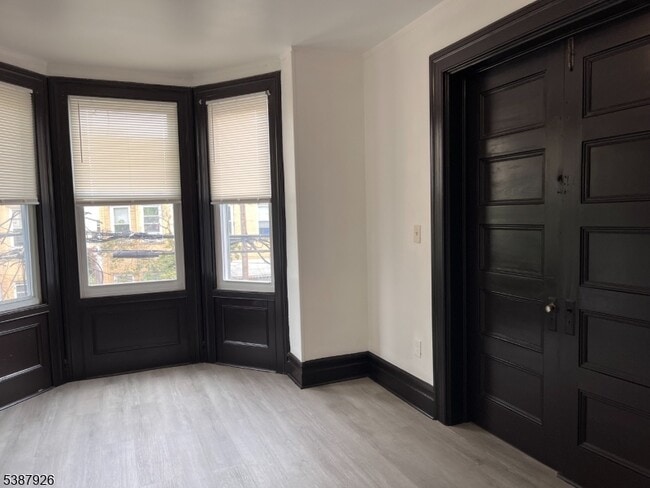 Photo - 162 Parker St